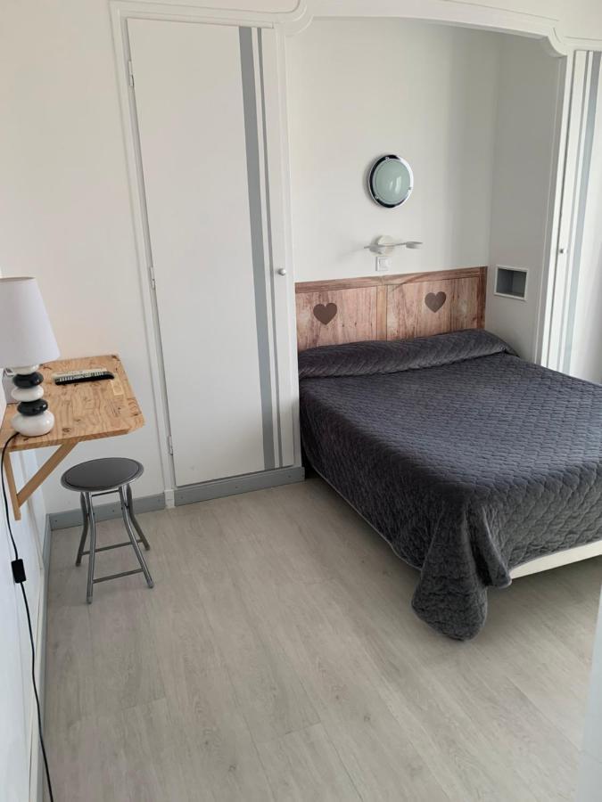 Hotel Le Canetois Eksteriør bilde