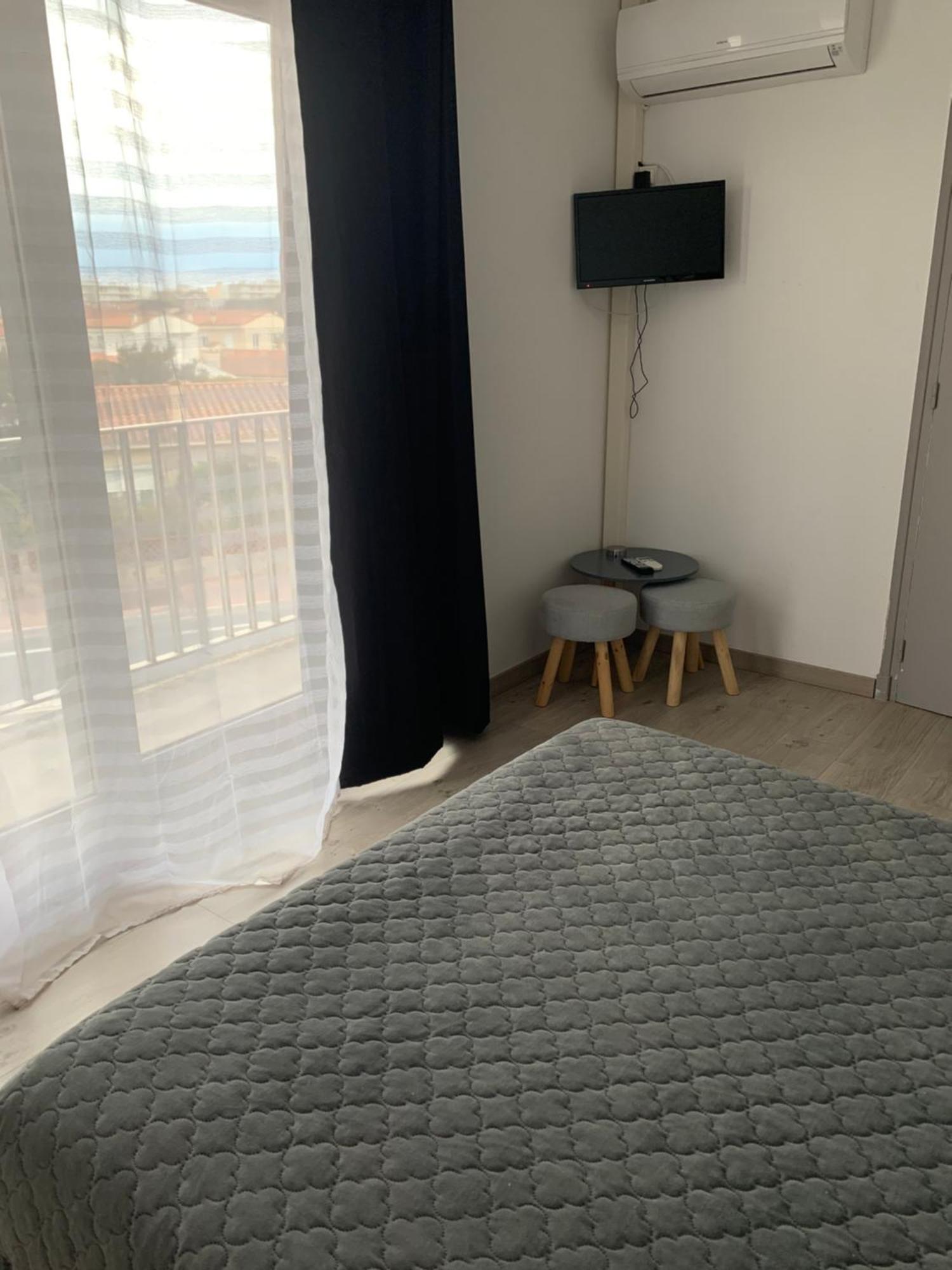 Hotel Le Canetois Eksteriør bilde
