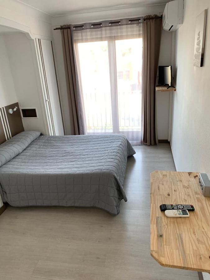 Hotel Le Canetois Eksteriør bilde