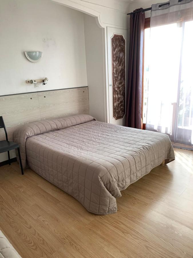 Hotel Le Canetois Eksteriør bilde