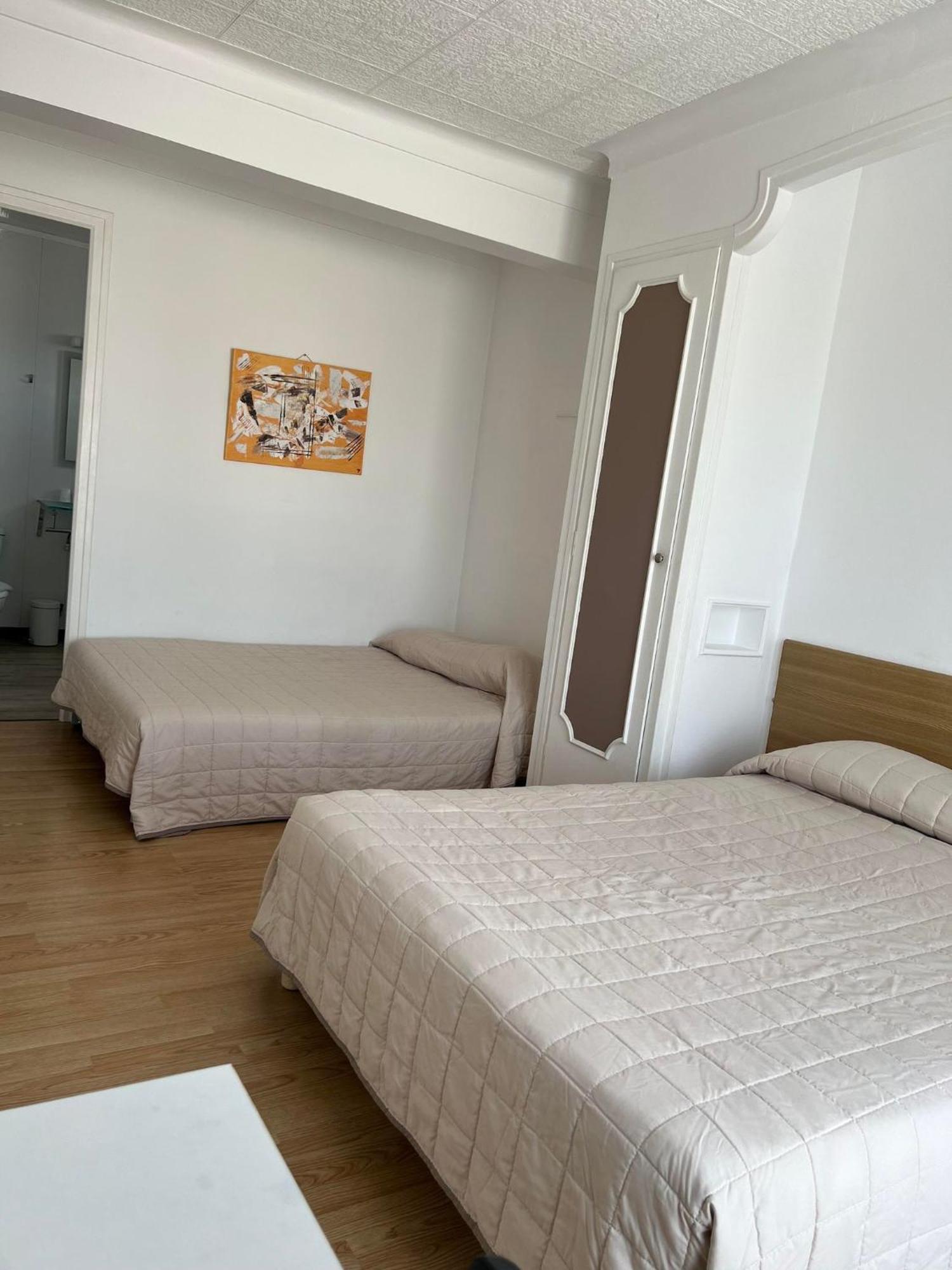 Hotel Le Canetois Eksteriør bilde