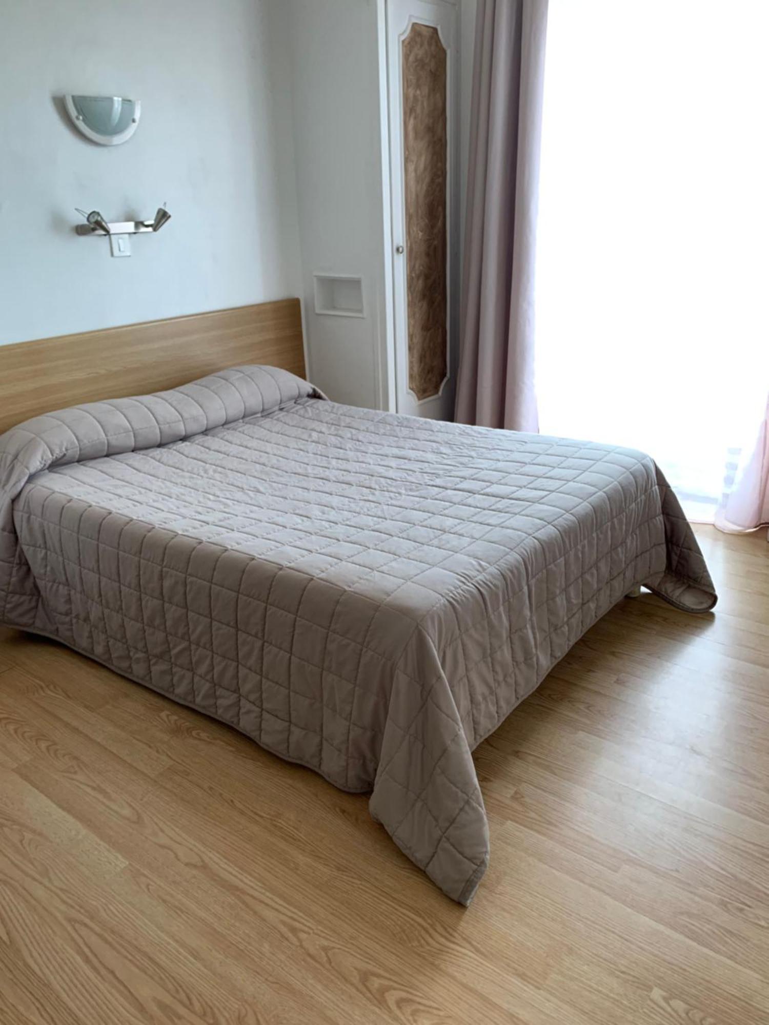 Hotel Le Canetois Eksteriør bilde